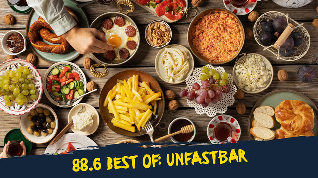 Ein Tisch voller gutem Essen