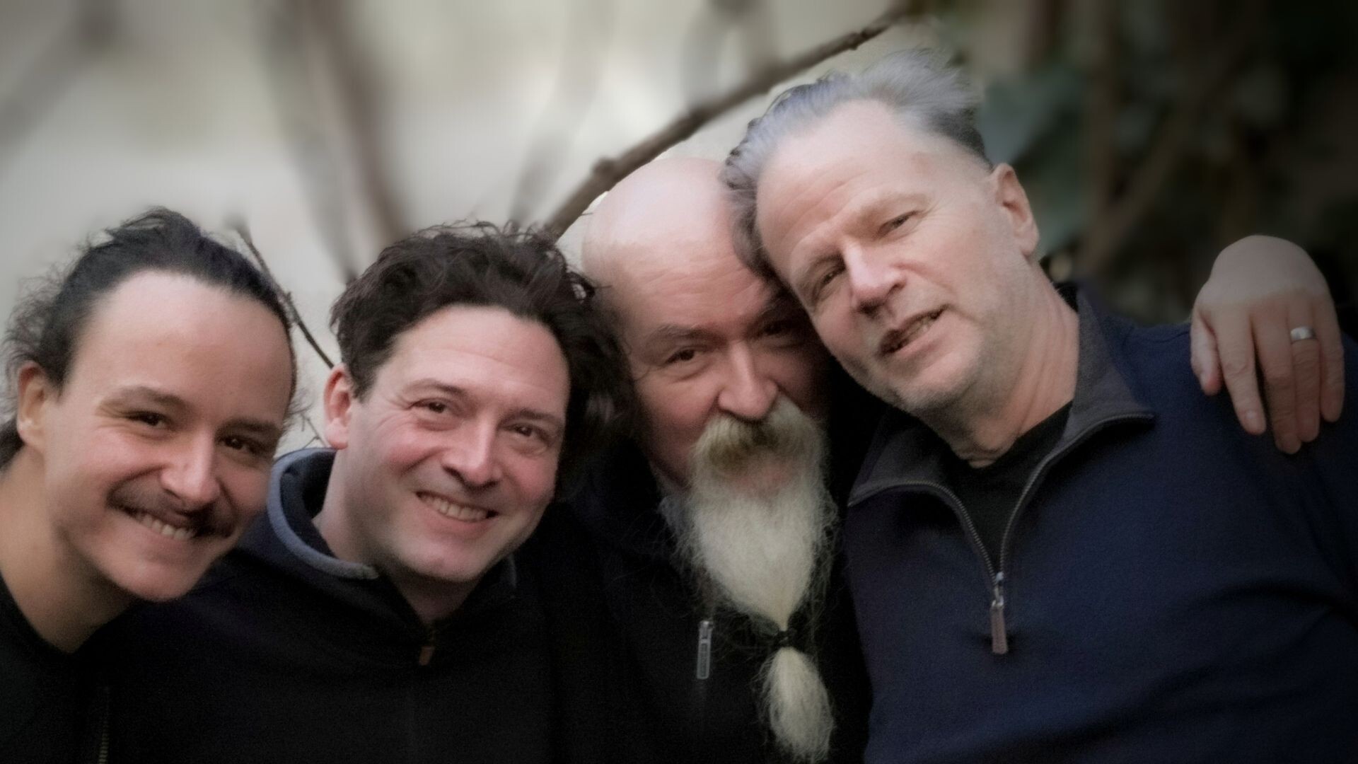 Foto von Horak mit Bandmitgliedern