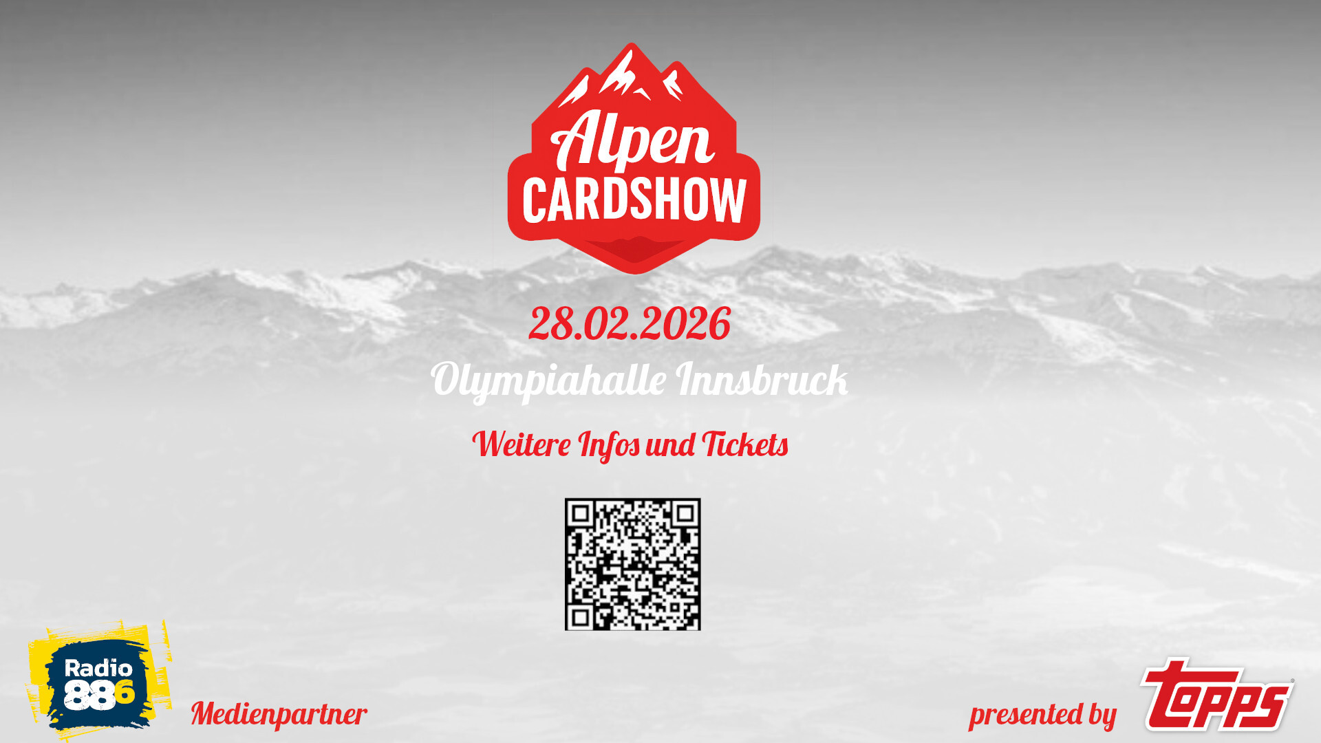 Logo der Alpencardshow in rot, grauer Hintergrund mit schneebedeckten Bergen