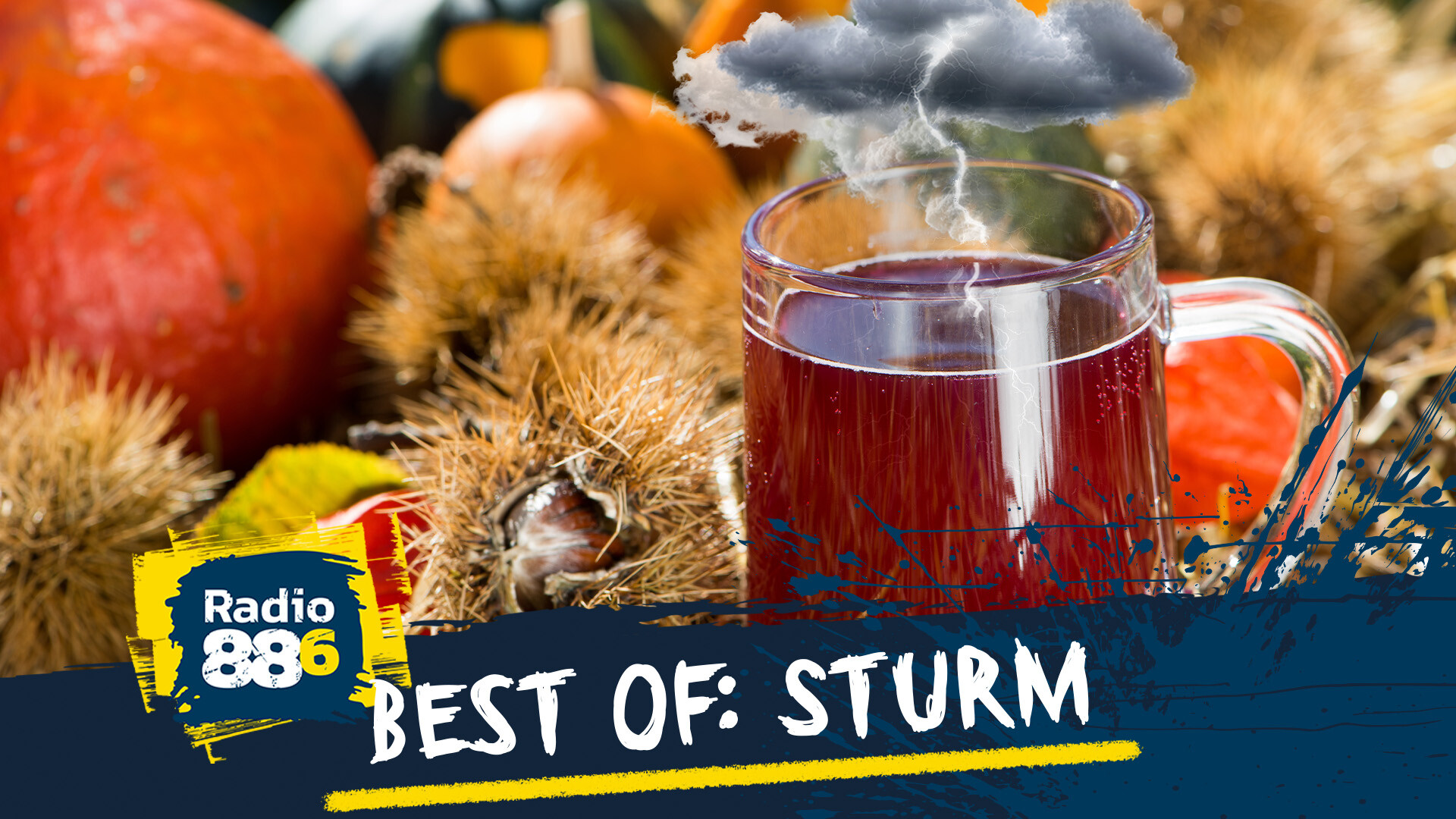 Ein Glas Sturm mit Maroni, Kürbissen und einer Gewitterwolke