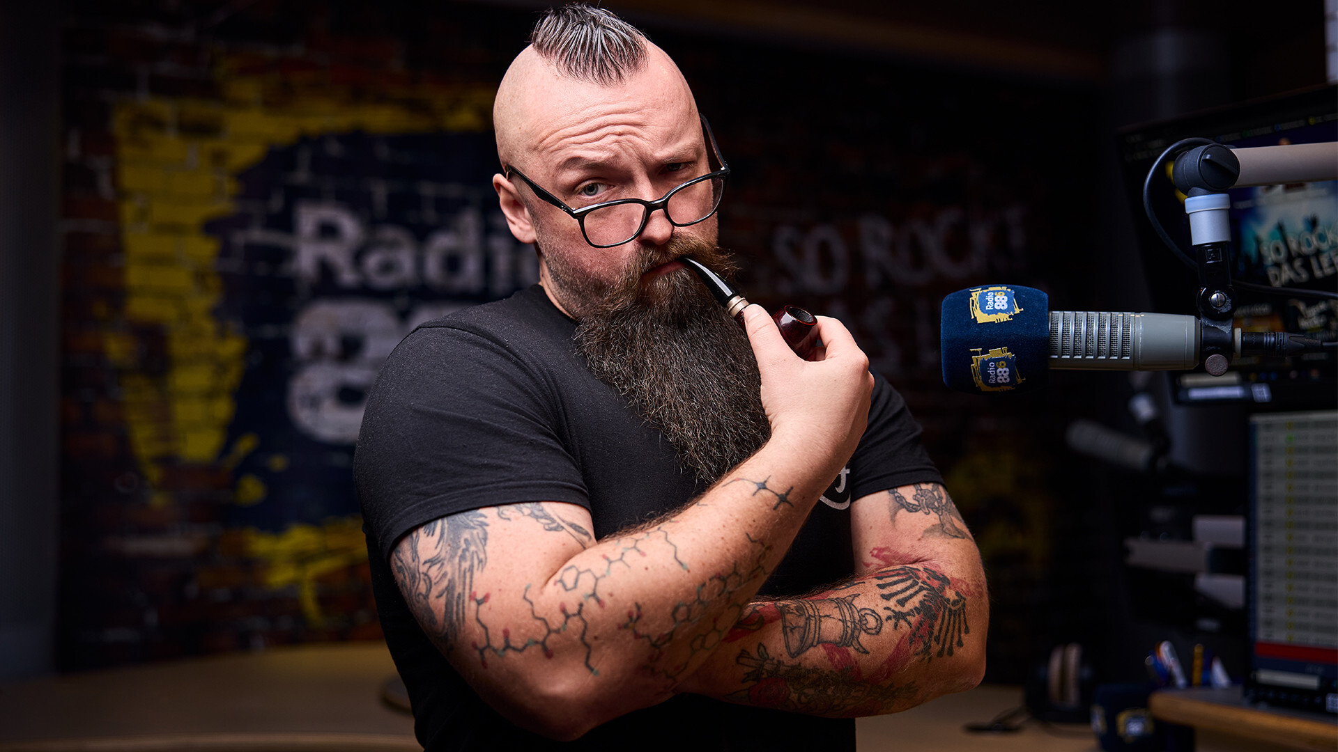88.6 Klugscheißer des Tages Der Timpel mit Brille und Pfeife